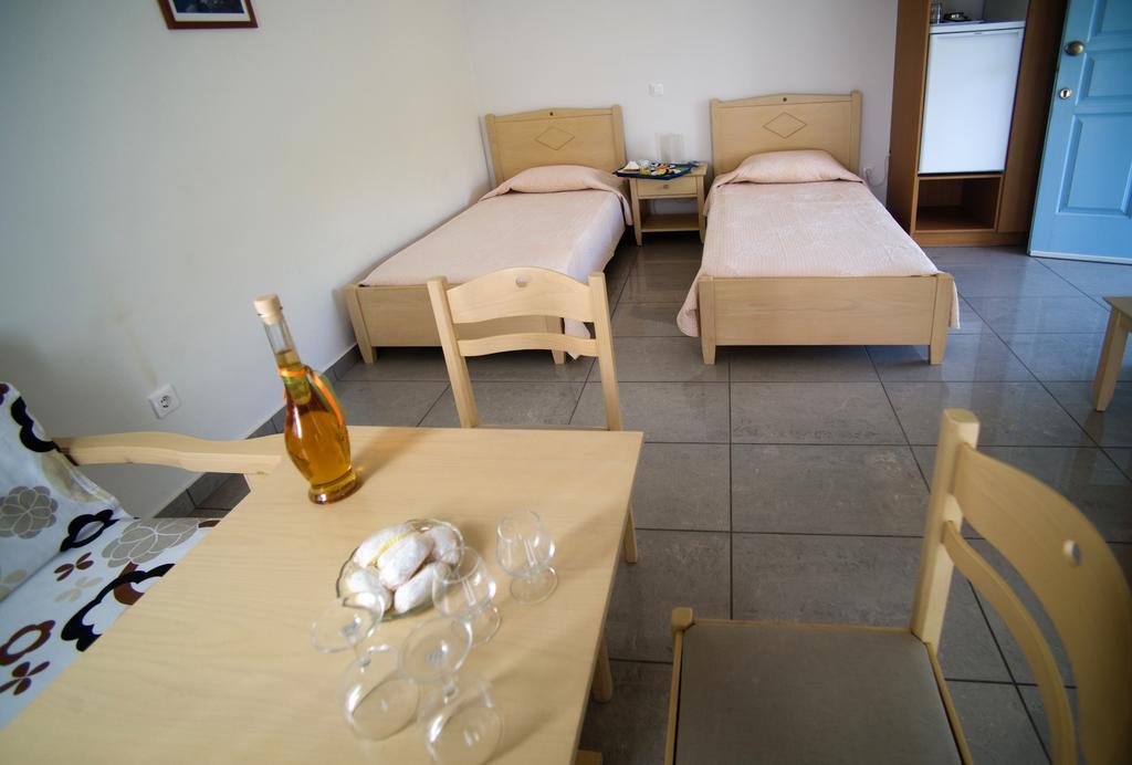 Aiolos Hotel Ménites Extérieur photo