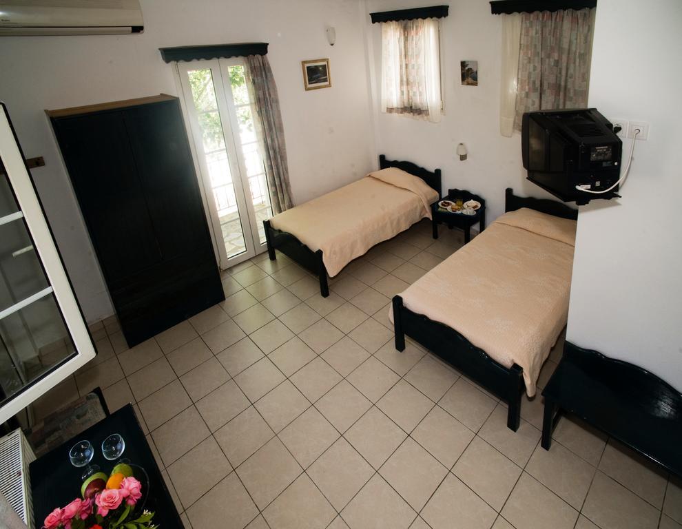Aiolos Hotel Ménites Extérieur photo
